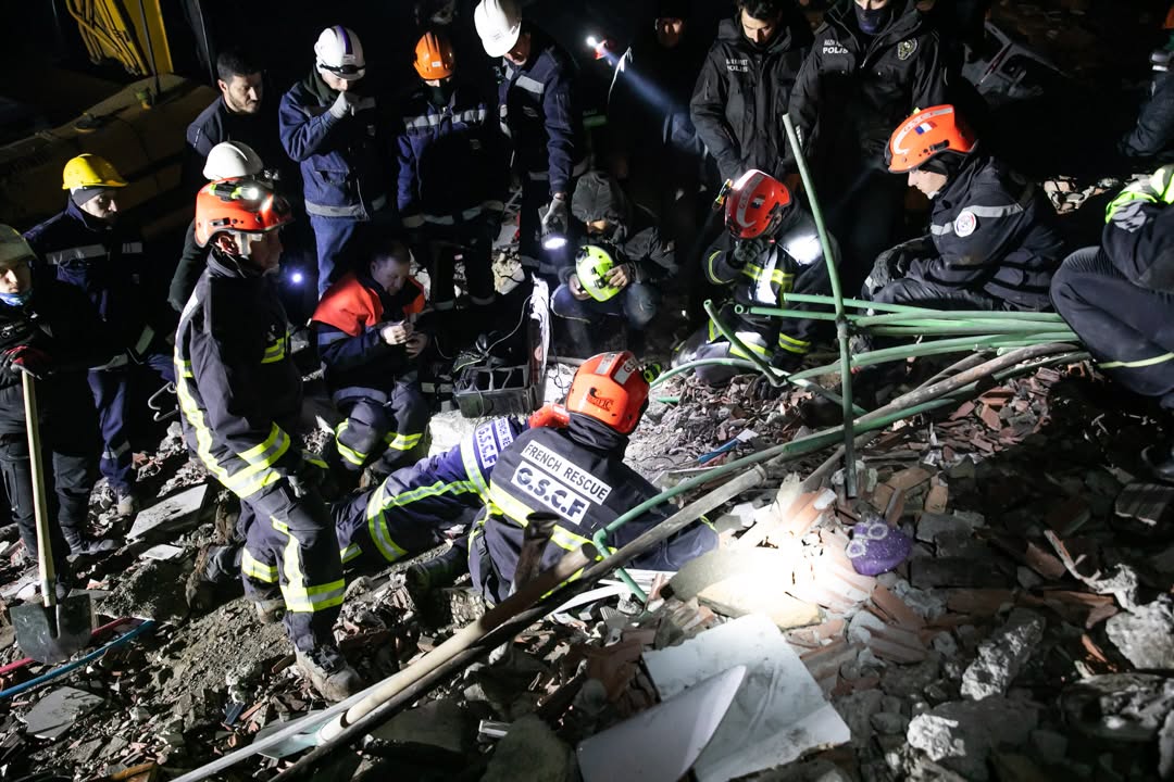 Sapeurs-pompiers du GSCF en recherche de victimes dans les décombres, Turquie 2023